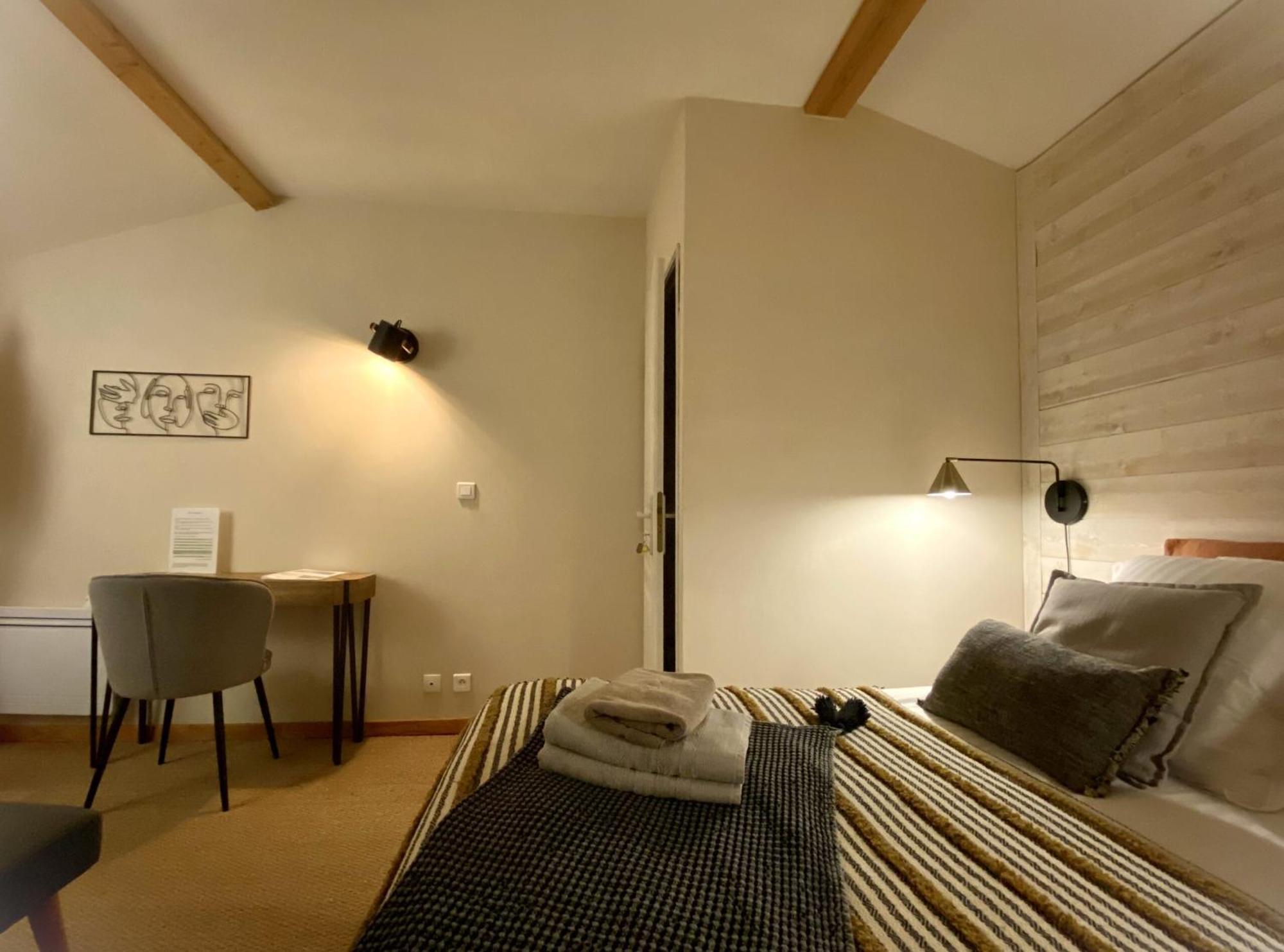 Le Logis De La Brumanderie - Saintes Fontcouverte  Pokoj fotografie